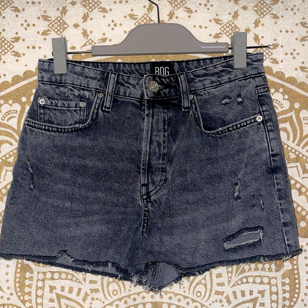 LADIES “BDG” URBAN OUTFITTERS SUMMER CUTOFF BLACK JEAN SHORTS, SIZE 28